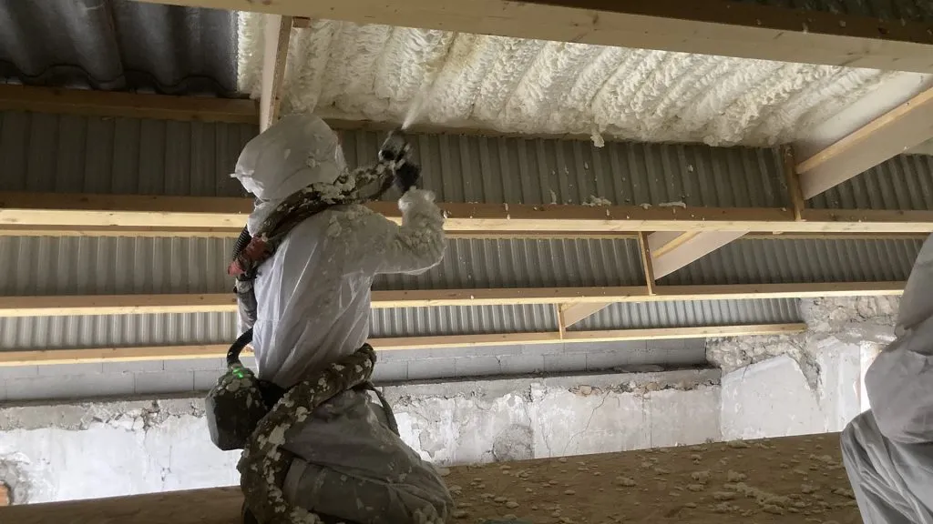 Isolation murs polyuréthane projeté - Top'Isol